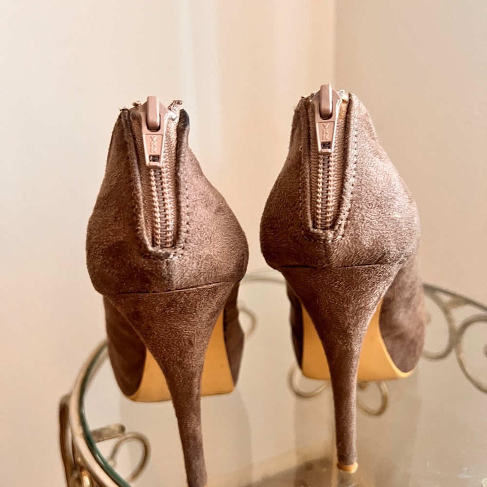 Grey/brown booties/heels - Picture 3 of 3